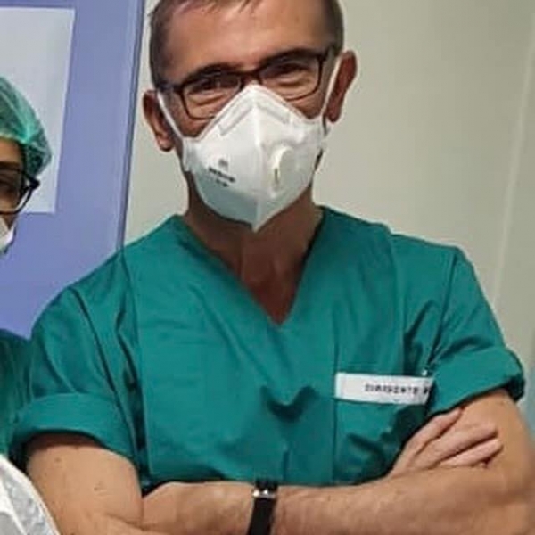 CORONAVIRUS/  “Quegli sguardi che si incrociano mentre giriamo tutti infagottati valgono più di un abbraccio” la bellissima testimonianza del dott. Soloperto, dirigente medico del Reparto di Pneumologia dell’ospedale Moscati